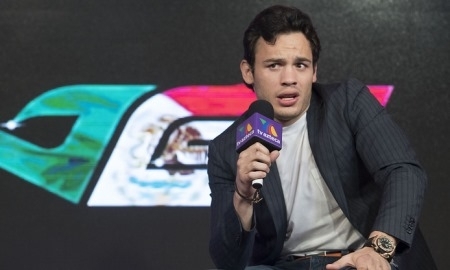 Чавес-младший объяснил, почему Альварес не станет драться с Головкиным