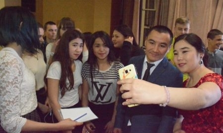 Жакиянов убеждал петропавловскую молодежь