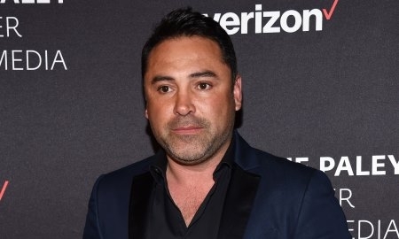 Оскар Де Ла Хойя: «Бой Головкина с Джейкобсом не отразится на переговорах с Альваресом»