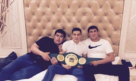 Джукембаев сфотографировался с выигранным поясом