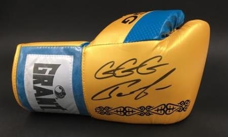 Головкин предложил приобрести его перчатки с автографом