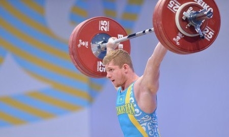 <strong>Тяжелоатлет Линдер выиграл «золото» чемпионата Азии</strong>