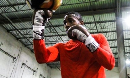 «Единственный хороший момент в Ларе — его жена!». Фанаты смеются над желанием Лары подраться с Головкиным