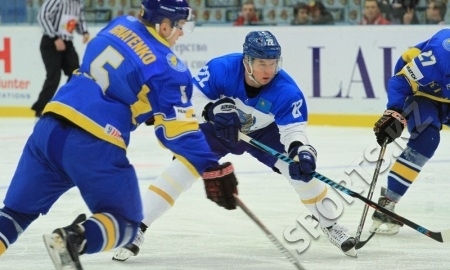 Украина забросила Казахстану две шайбы за минуту