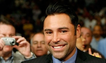 <strong>Промоутер Альвареса назвал возможную дату боя с Головкиным</strong>