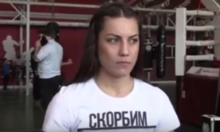 Шарипова вышла на взвешивание в футболке в поддержку петербуржцев