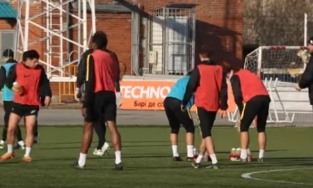 Видео с предматчевой тренировки «Кайрата» на «Затобольце»