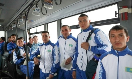 Сборная Казахстана прилетела в Ташкент