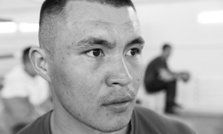 <strong>Кункабаев нокаутировал соперника на чемпионате Азии-2017 </strong>