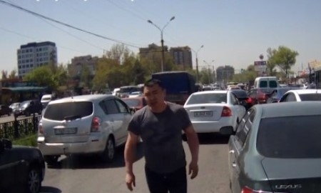 Владелец элитного авто и чемпион по тяжелой атлетике не поделили дорогу