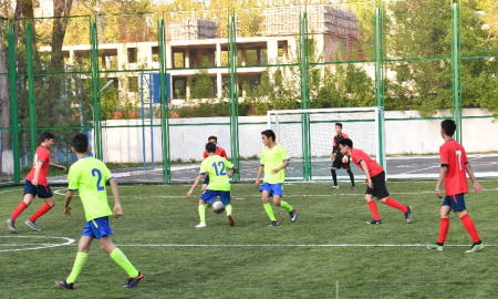 Бизнесмен из Алматы подарил школе новую спортивную площадку