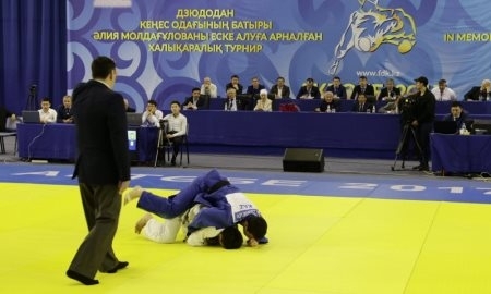 Международный турнир по дзюдо памяти Алии Молдагуловой проходит в Актобе