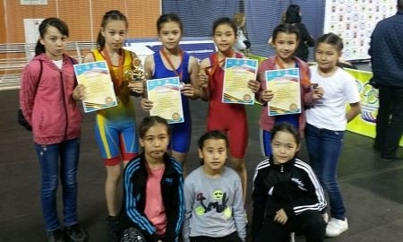 Спортсменки из Актау завоевали четыре медали на международном турнире по борьбе в России