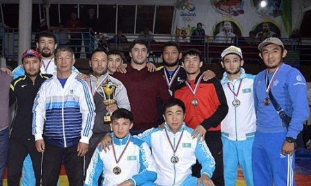 Казахстанские «вольники» стали третьими на турнире в Дагестане