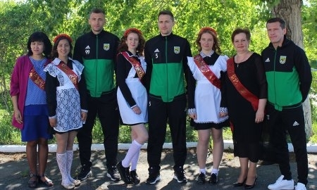 Футболисты «Тобола» посетили «последний звонок» в сельской школе