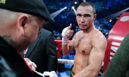 Чемпион мира по трем версиям отказался драться с уроженцем Казахстана