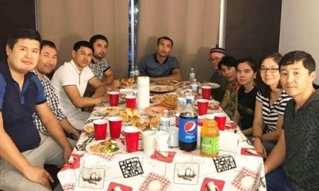Ислам и Тураров встретились с казахстанскими студентами в США