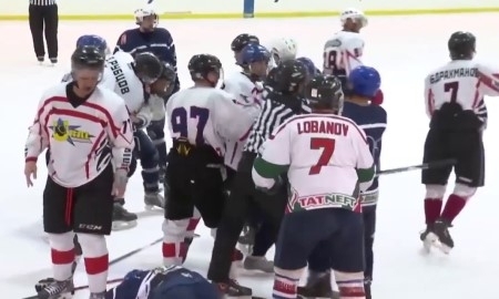 Видео драки хоккеистов с участием депутата областного маслихата в Уральске