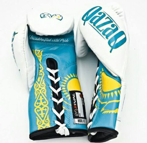 Ислам показал свои перчатки на бой с Гонсалесом