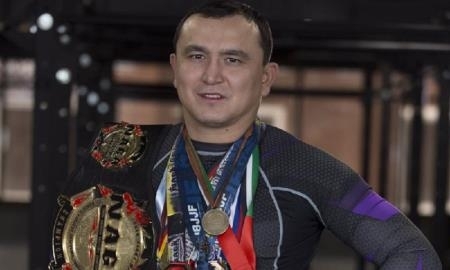 Звезды 90-х вошли в почетный комитет Казахстанской федерации смешанных единоборств