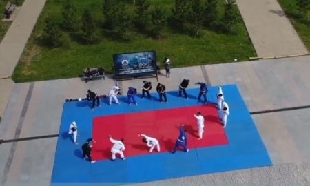 Бразильский мастер бесплатно обучает астанчан джиу-джитсу