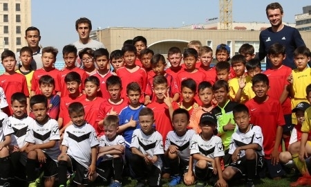 Футболисты «Астаны» провели мастер-класс для воспитанников СДЮШОР№8