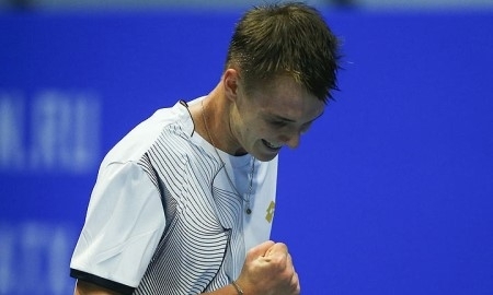 Бублик одержал победу на старте квалификации в Галле