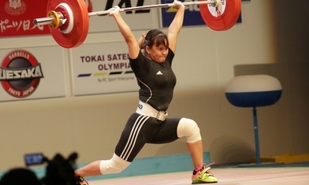Тяжелоатлетка Ауелбек стала 13-й на юниорском чемпионате мира в Токио