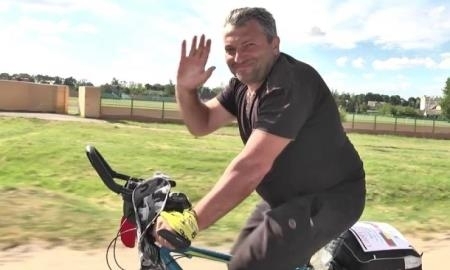 Грузинский путешественник доехал на велосипеде до Астаны