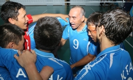 Актауские волейболисты с поражением опорно-двигательного аппарата выиграли чемпионат РК