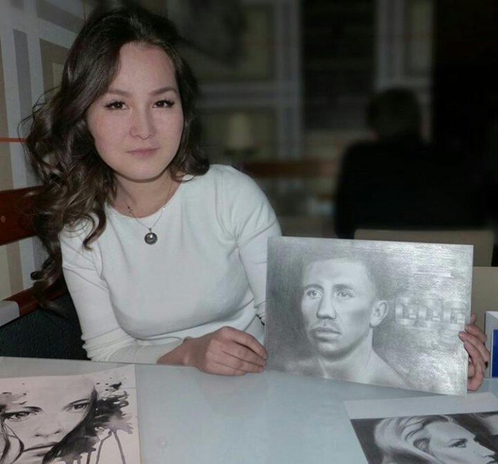 Претендентка на рекорд Гиннесса подарила Головкину его портрет