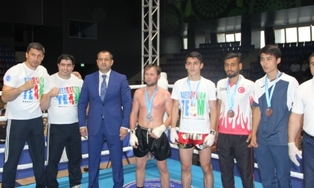 Казахстанские кикбоксеры завоевали несколько медалей на турнире в Баку