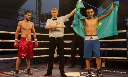 Казахстанский боксер заставил сдаться соперника после второго раунда