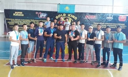 Мангистаусцы выиграли десять золотых медалей на чемпионате РК по пауэрлифтингу и жиму лежа