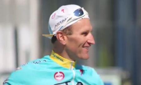 Немецкий спортсмен приехал в Астану на велосипеде и провел зарядку на ЭКСПО