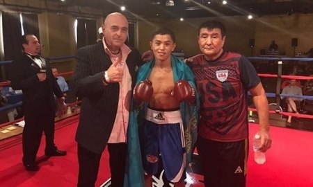 Харсан одержал победу нокаутом в первом бою на профи-ринге