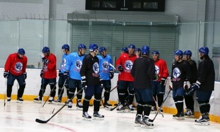 Фоторепортаж с ледовой тренировки «Кулагера»