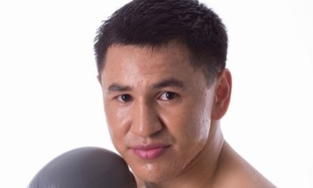 Тураров провел фотосессию перед боем в Астане