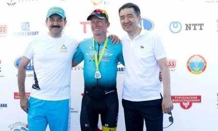 Премьер-Министр вручил медали Винокурову и Рахимбаеву