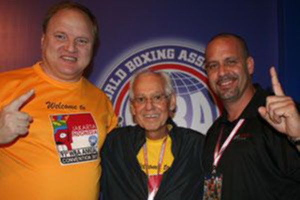 Хенри Рибалта: «Мы готовы вкладывать деньги для дальнейшей успешной карьеры Ивана Дычко в профессиональном боксе»