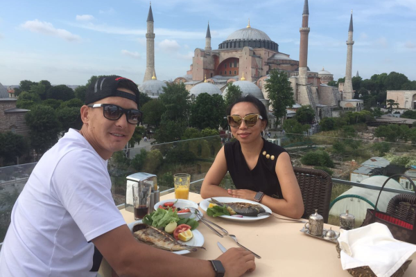 Акмарал Омарова: «К негативно настроенным людям лично я отношусь с юмором»