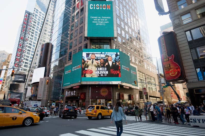 Бой Головкин — Альварес рекламируют в центре Нью-Йорка