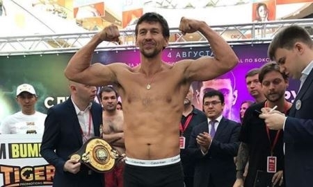 Акбербаев прошел взвешивание перед титульным боем в Сочи