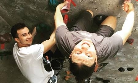 Ахмедиев продолжает подготовку к бою под руководством Жирова