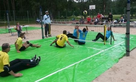 Команда из Актау выиграла «бронзу» международного турнира по пляжному волейболу сидя