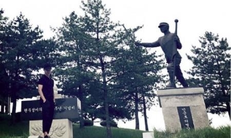 Денис Тен побывал на могиле своего знаменитого прадеда в Корее