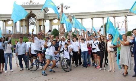 В Алматы стартовал международный веломарафон для незрячих