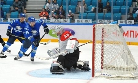 «Барыс» победил «Трактор» на Кубке Президента РК