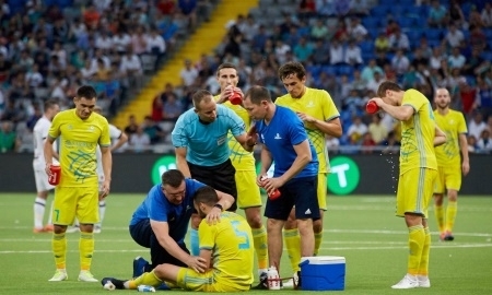 Четыре футболиста «Астаны» «висят» на карточках