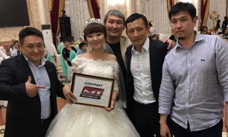 Казахстанский боец подписал контракт с M-1 Global на собственной свадьбе